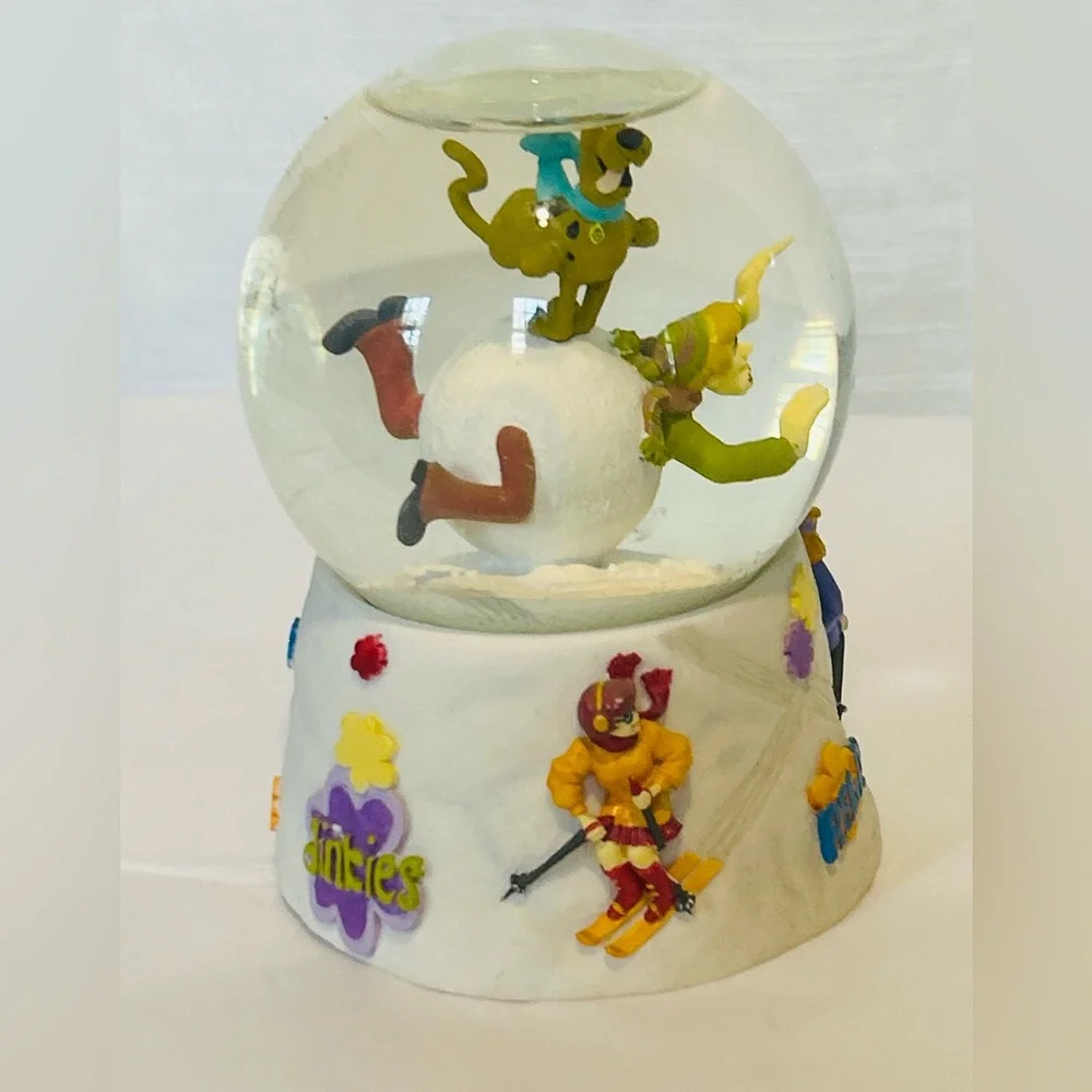 Scooby Do Hannah Barbera Vintage Y2K Themed Snow Globe -‎ Colorful Characters